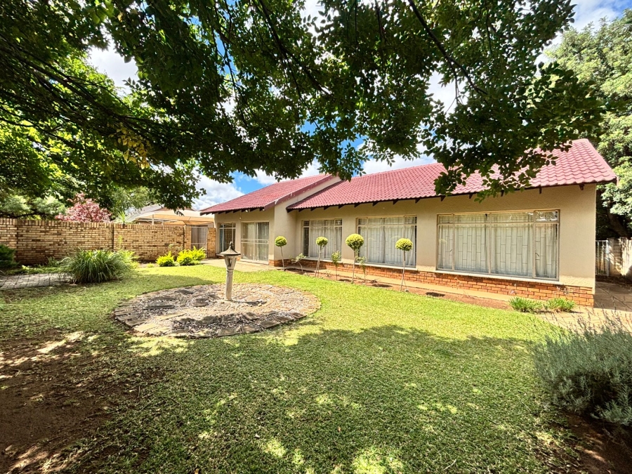 4 Bedroom Property for Sale in La Hoff North West